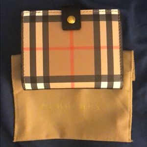 BURBERRY “Lakeside Vintage CHK” wallet.